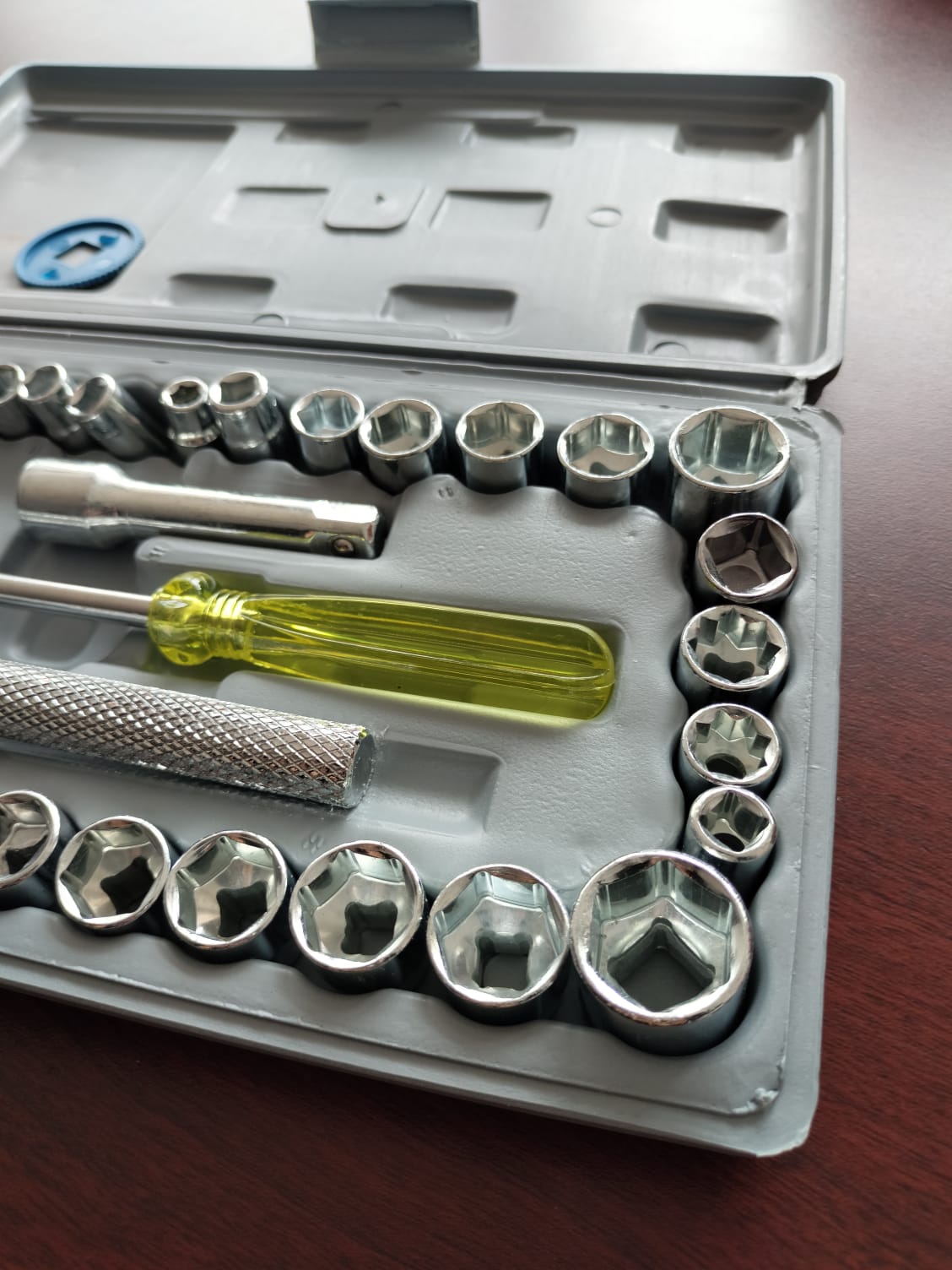 JUEGO DE HERRAMIENTAS X40 PIEZAS